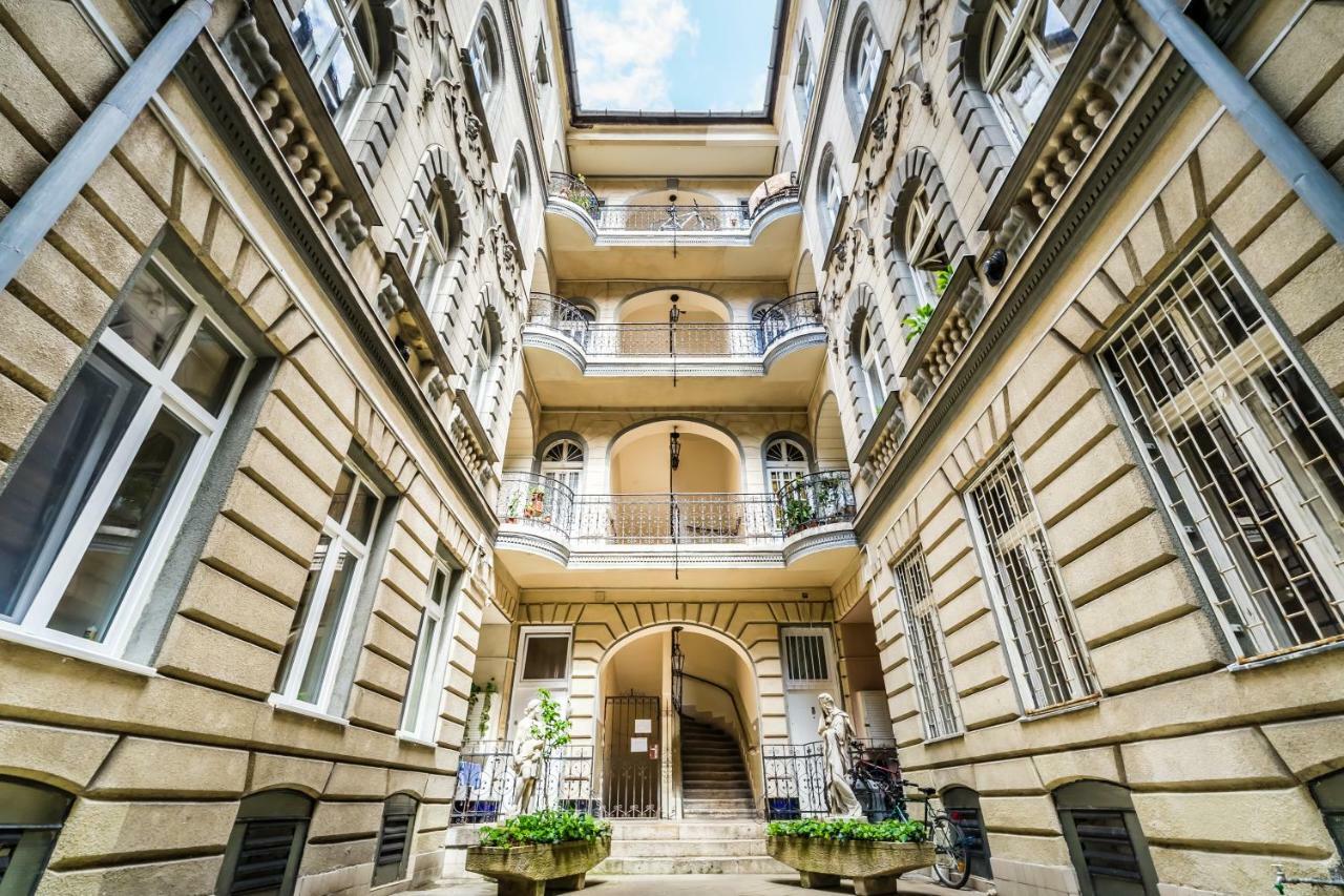 Bpr Azure Desire Studio Apartment Budapest Exterior photo